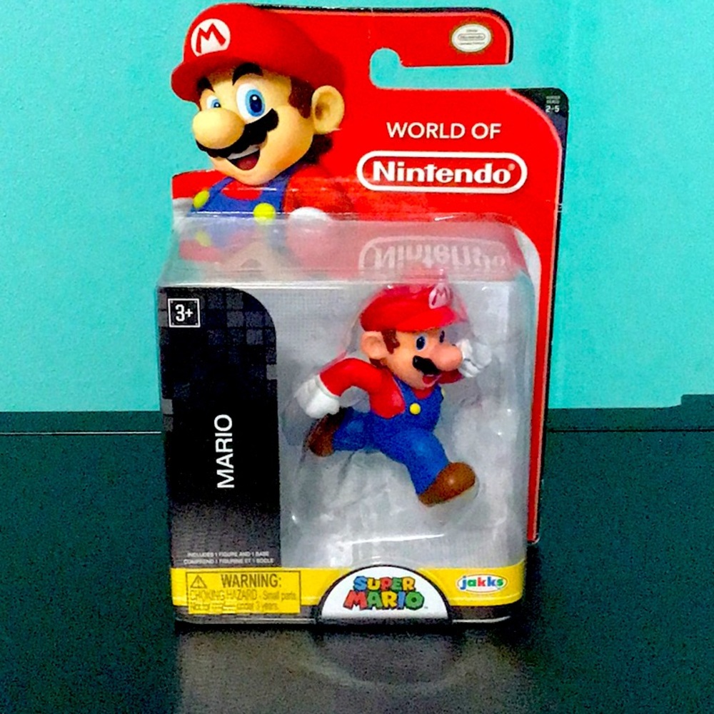 Super Mario Figure & Stand World of Nintendo by Jakks Pacific